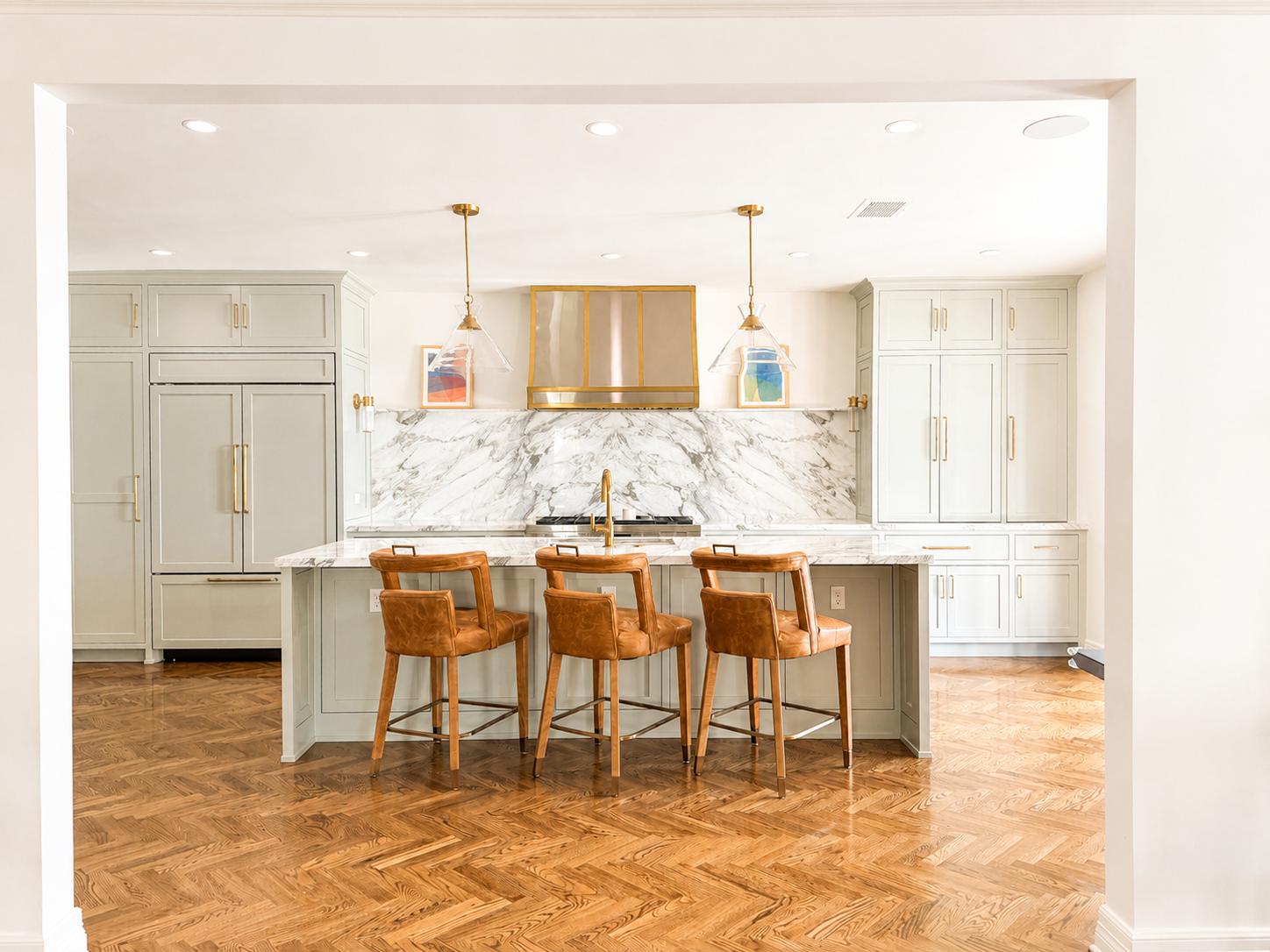 Kitchen design with marble backsplash